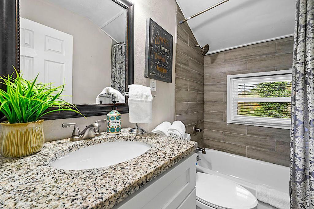 אטלנטה Goodkarma Rentals Refreshed Smyrna Home Near Battery Atl Half Mile To Interstate מראה חיצוני תמונה